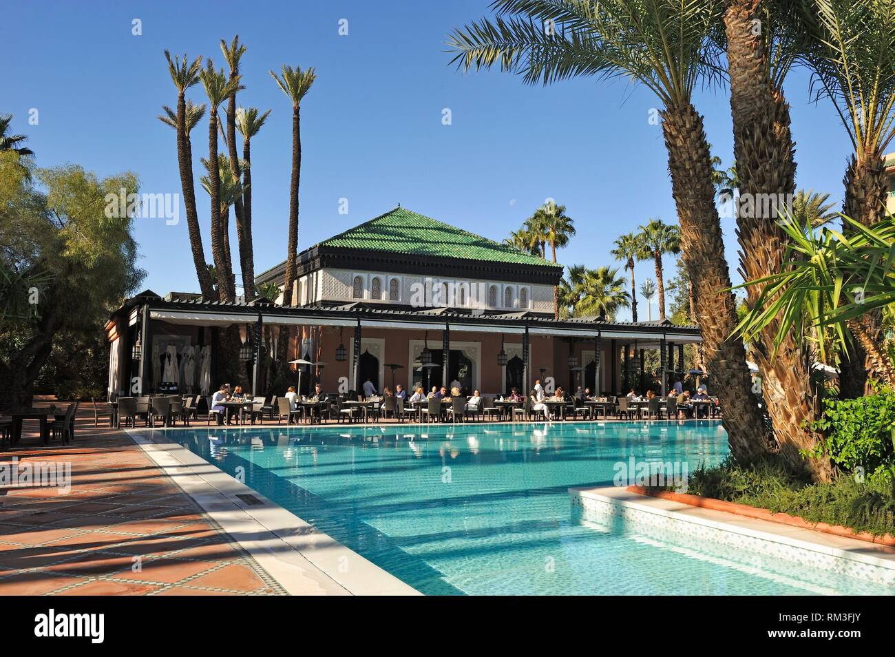 La piscina del hotel de lujo de 5 estrellas Hotel La Mamounia, Marrakech, Marruecos, el Norte de África. Foto de stock