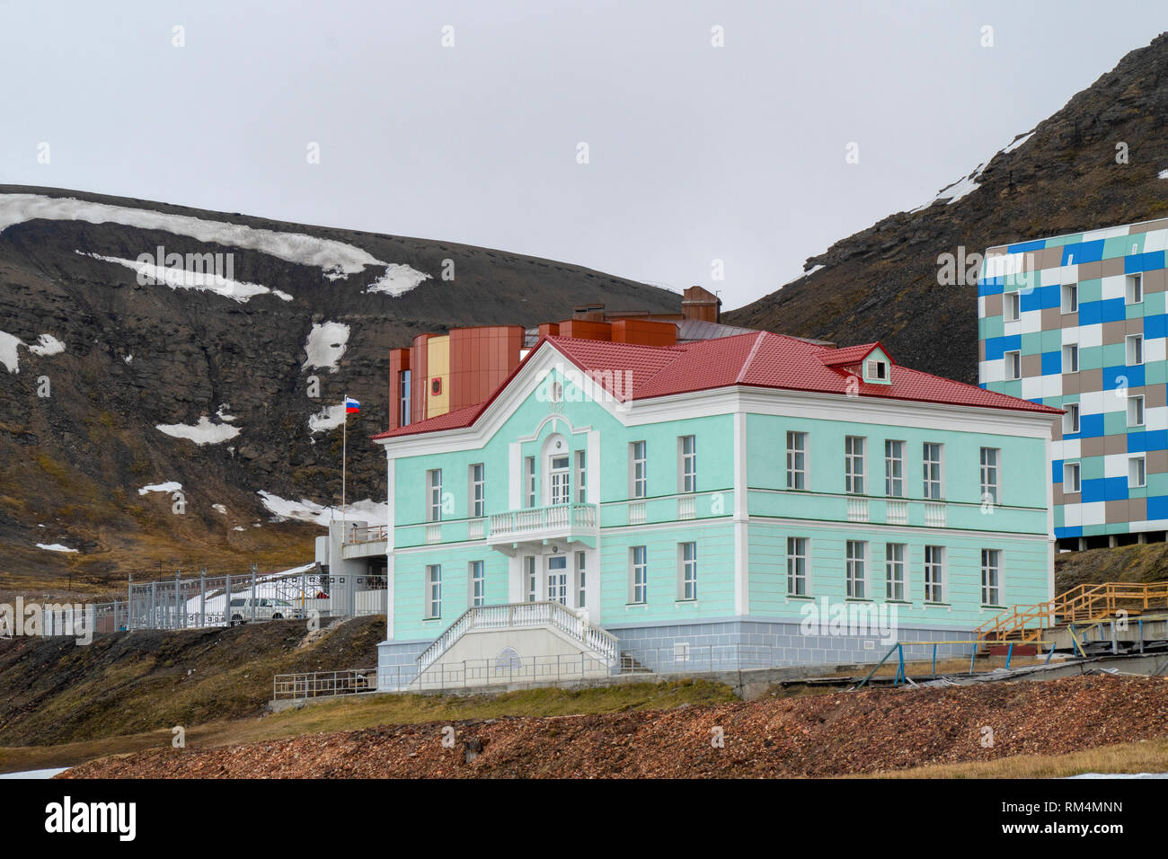 Barentsburg un pueblo minero, Federación de la minería del carbón en liquidación Billefjorden, Spitsbergen, Noruega Foto de stock