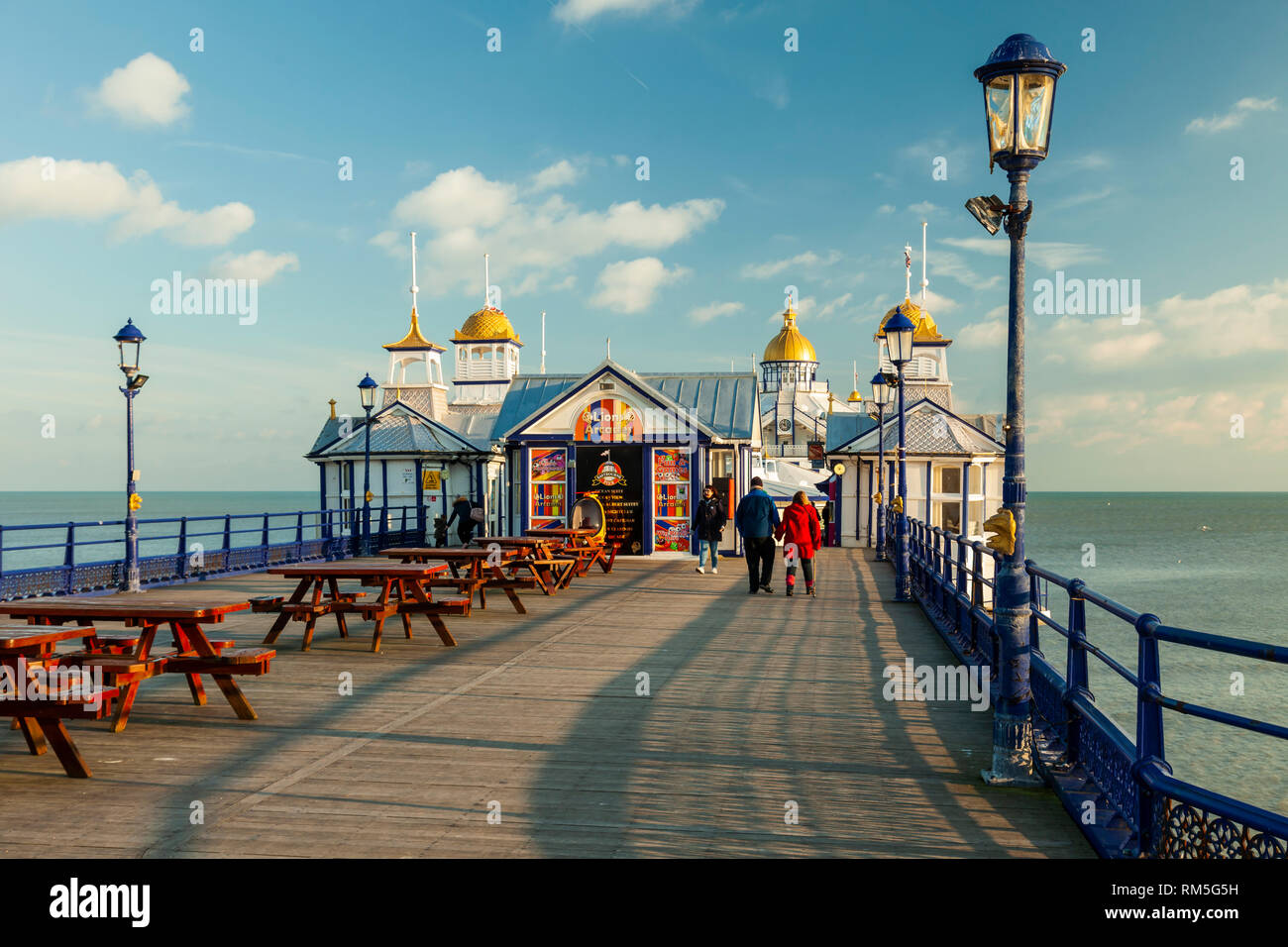 Tarde de invierno en Eastbourne Pier en East Sussex. Foto de stock