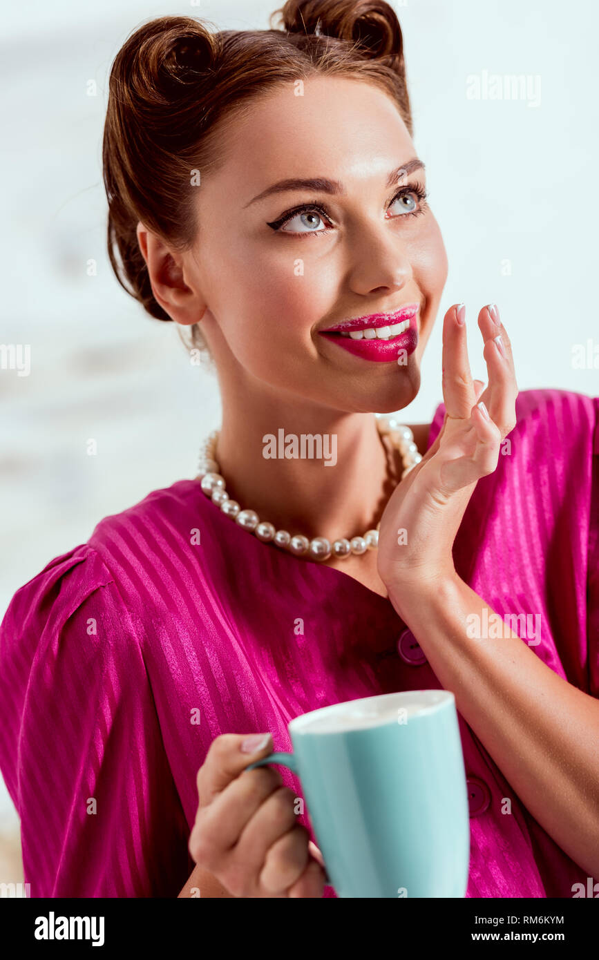 Taza a los labios fotografías e imágenes de alta resolución - Página 2 - Alamy Taza a los labios fotografías e imágenes de alta resolución - Página 2 - Alamy