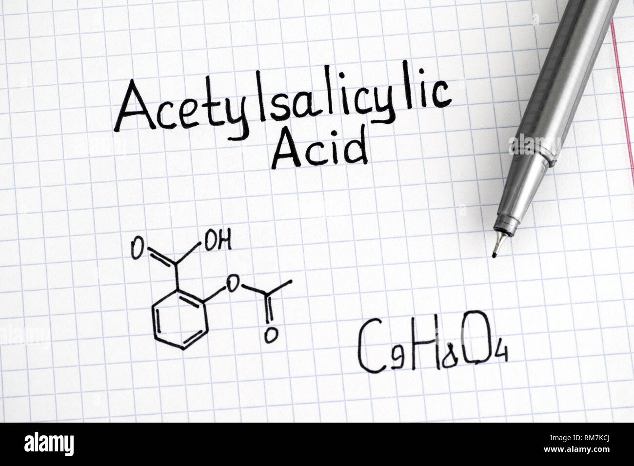 Ácido acetilsalicílico, aspirina, fórmula química estructural sobre