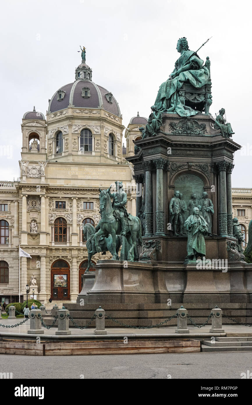 Monumento de la emperatriz María Teresa y el Kunsthistorisches Museum (Museo de la Historia del Arte) en Viena, Austria. Foto de stock