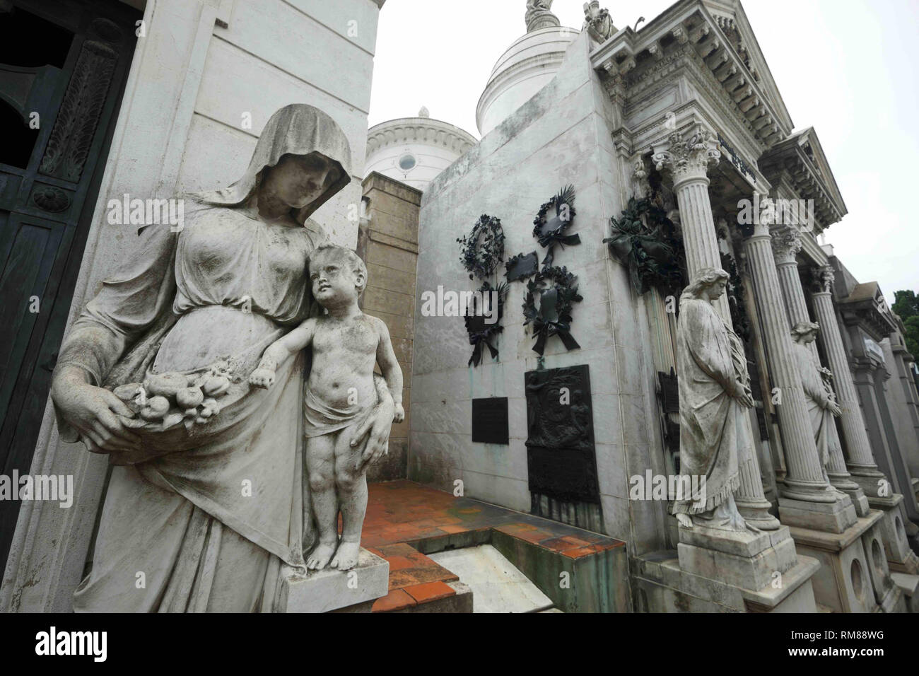 El cementerio de La Recoleta es el sitio más visitado en Buenos Aires, Argentina Foto de stock