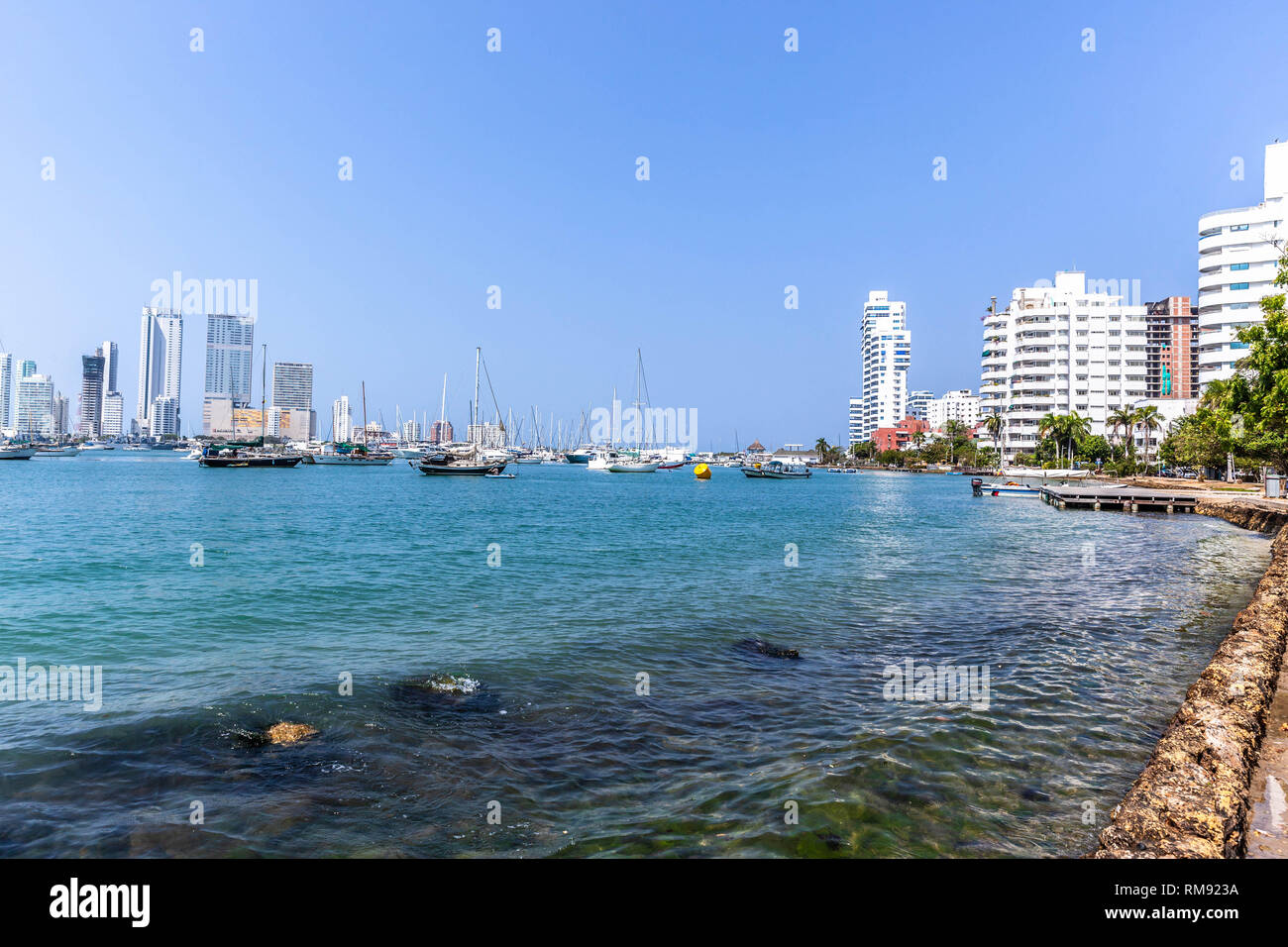 Vista a la bahía desde el Barrio de Manga, Cartagena de Indias, Colombia. Foto de stock