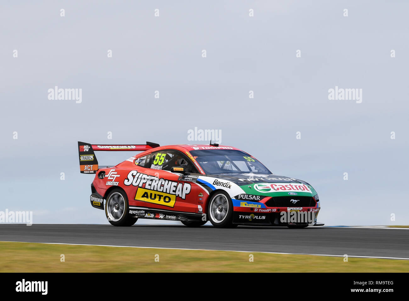 Phillip Island, Victoria, Australia. 14 Feb, 2019. Super Cars prueba  australiana día; Chaz Mostert impulsa la Tickford racing Ford Mustang  durante el 2019 Supercars test día Crédito: Además de los deportes de