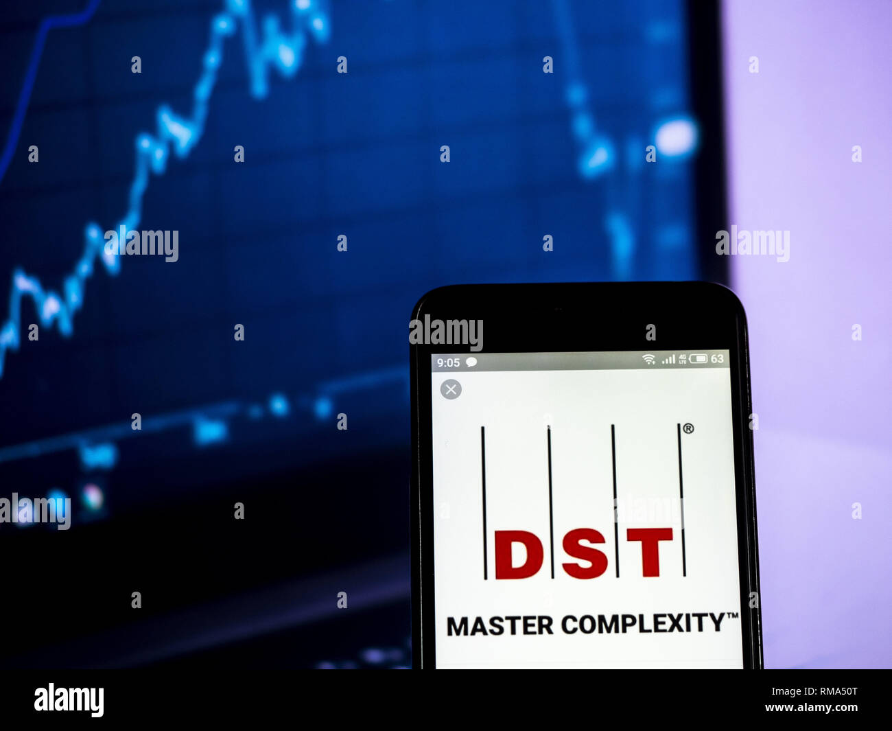 Ucrania. 14 Feb, 2019. DST Systems, Inc. visto el logotipo mostrado en un teléfono inteligente. Crédito: Igor Golovniov SOPA/Images/Zuma alambre/Alamy Live News Foto de stock