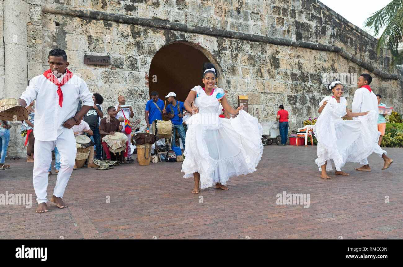 Bailes tradicionales en cartagena fotografías e imágenes de alta