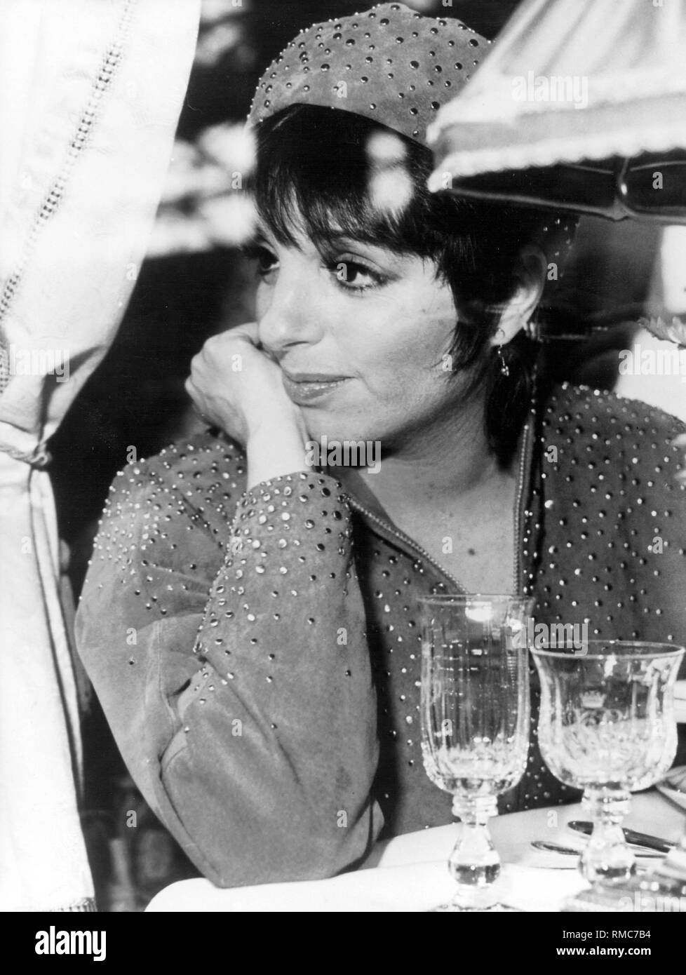 Liza Minelli está sentado en el renovado hotel Orient Express. La foto fue tomada en Londres antes de la salida del 'Venice-Simplon Orient Express a Venecia. Foto de stock