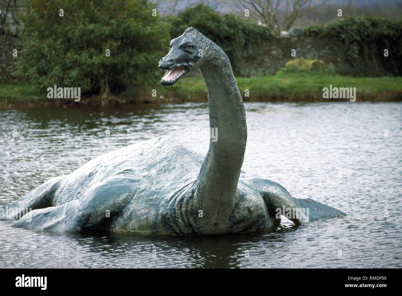 Escultura del monstruo del lago ness fotografías e imágenes de alta  resolución - Alamy