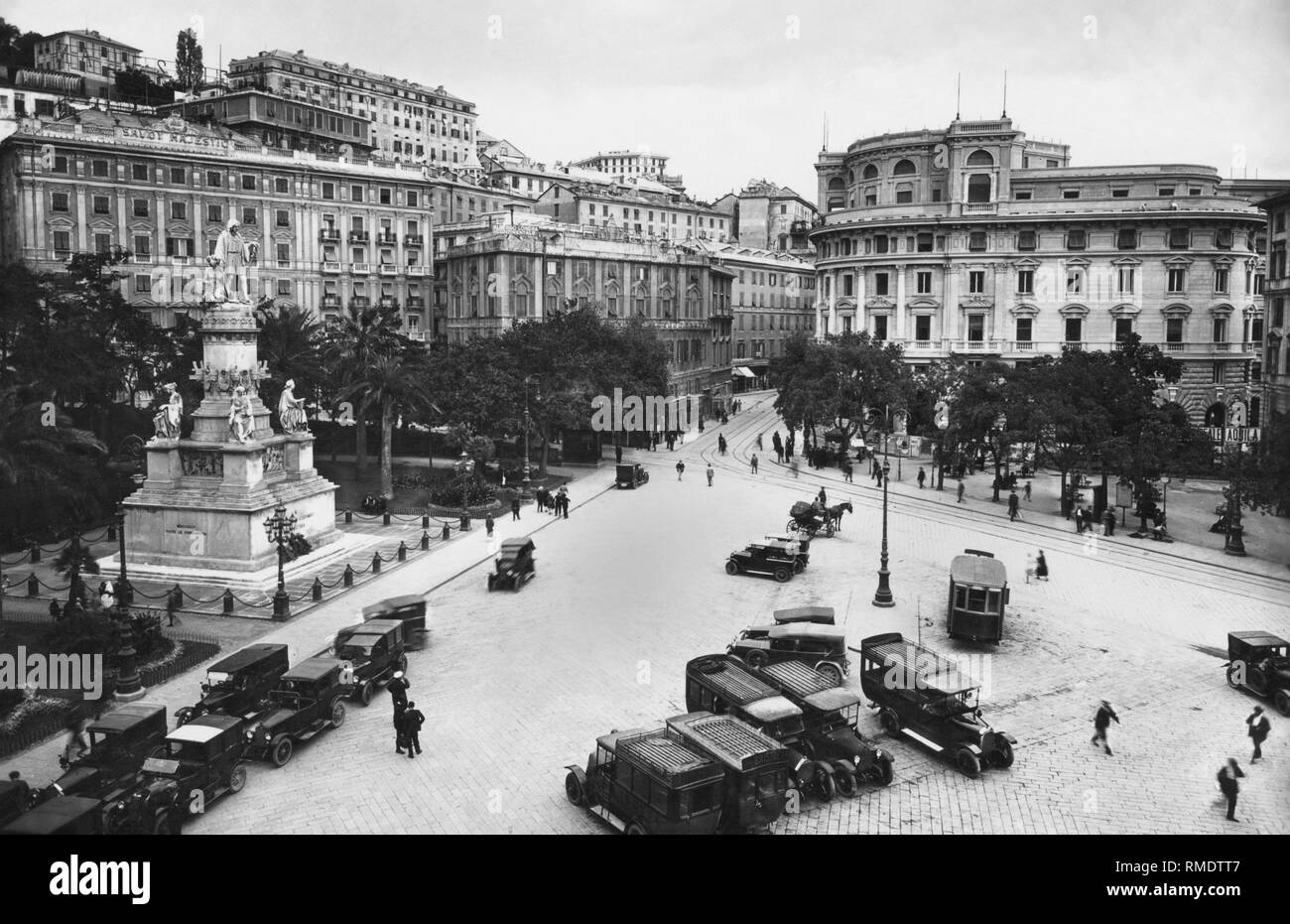 Plaza acquaverde Genova, Liguria, Italia, 1935 Foto de stock