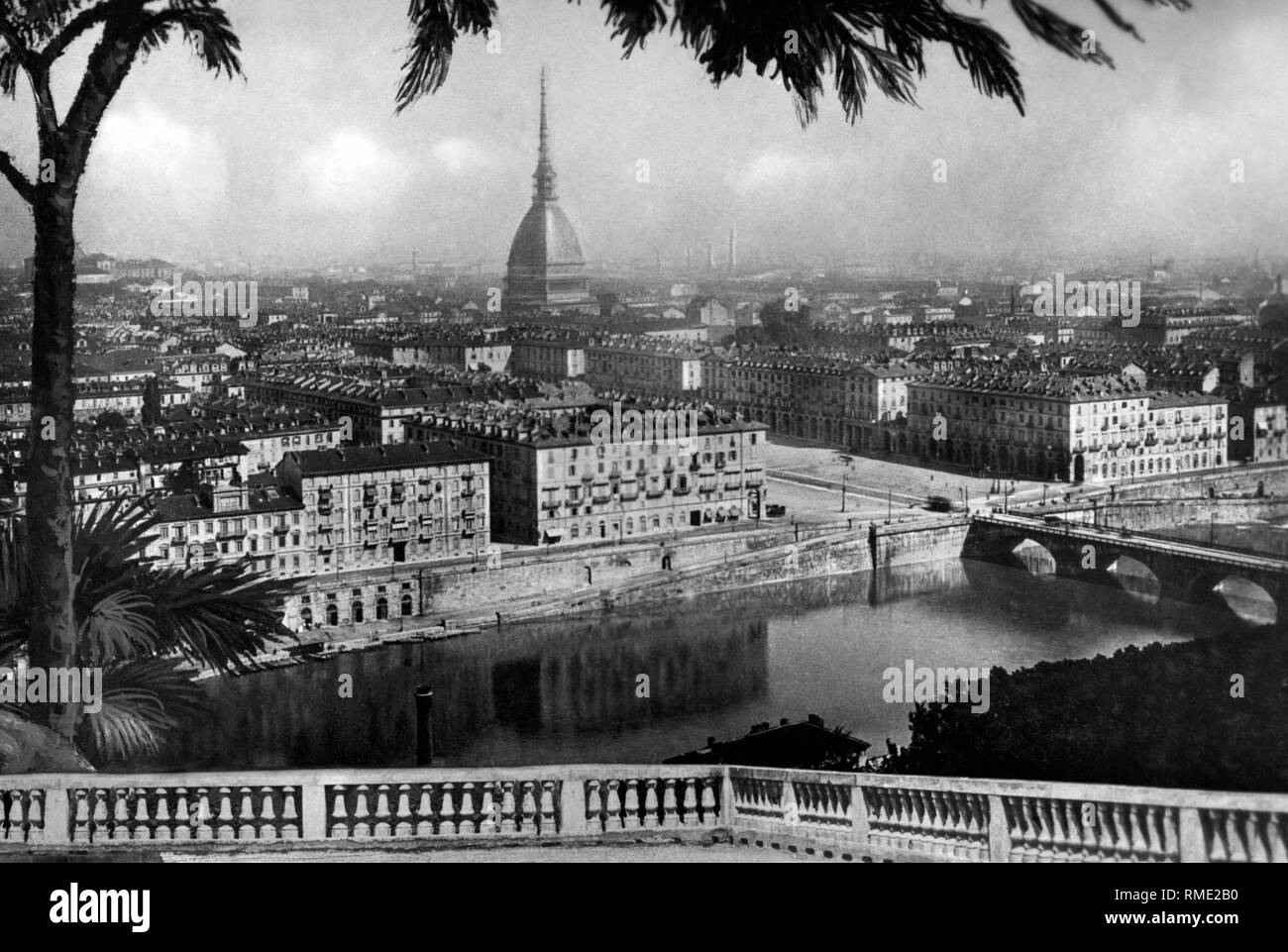 Panorama, Turín, Piamonte, Italia 1920 1930 Foto de stock