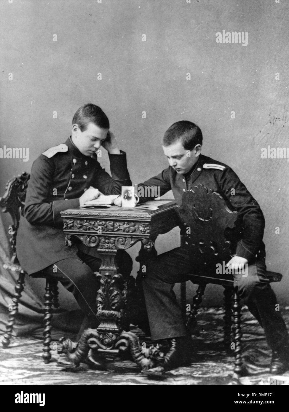 Gran Duque Alexander Alexandrovitch de Rusia (1845-1894) con el hermano de Vladimir Alexandrovich de Rusia (1847-1909). La albúmina foto Foto de stock