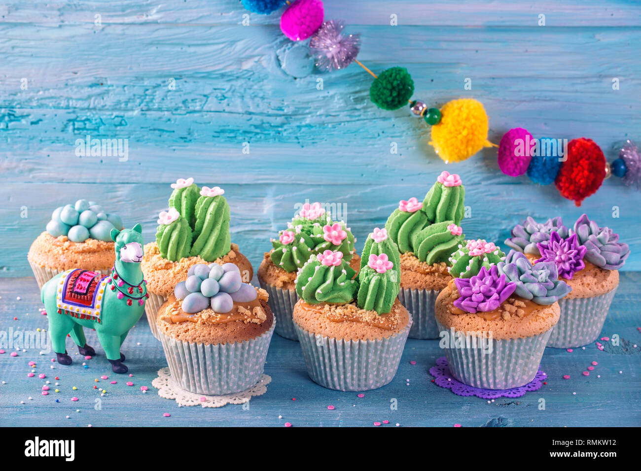 Cupcakes para niños parte de cactus Fotografía de stock - Alamy