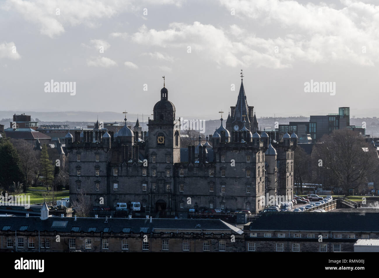 Vistas sobre el casco antiguo de Edimburgo Foto de stock