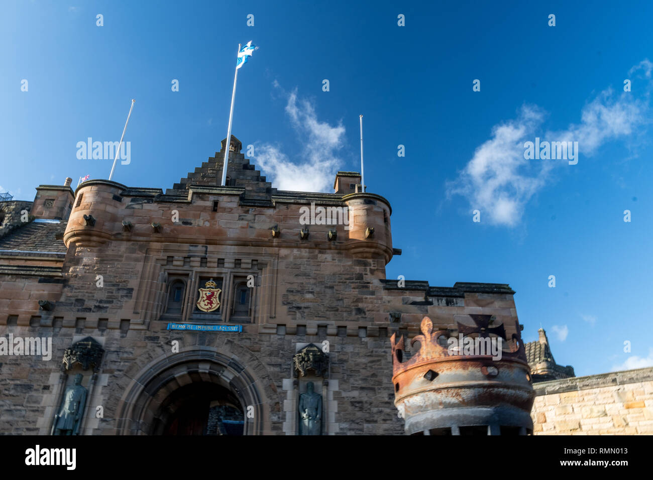Puerta de entrada al Castillo de Edimburgo. Foto de stock