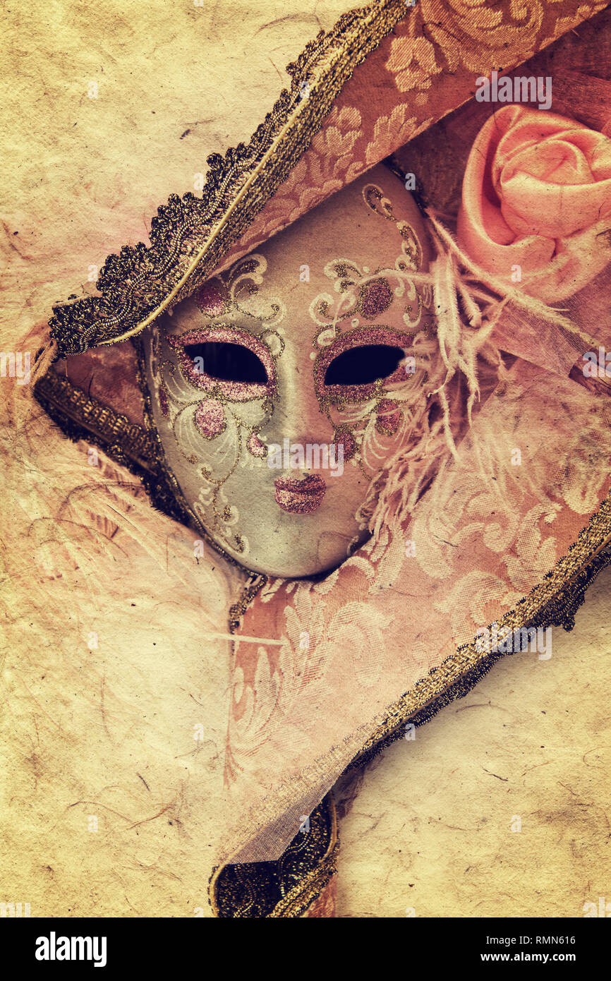 Mujer mascara veneciana fotografías e imágenes de alta resolución