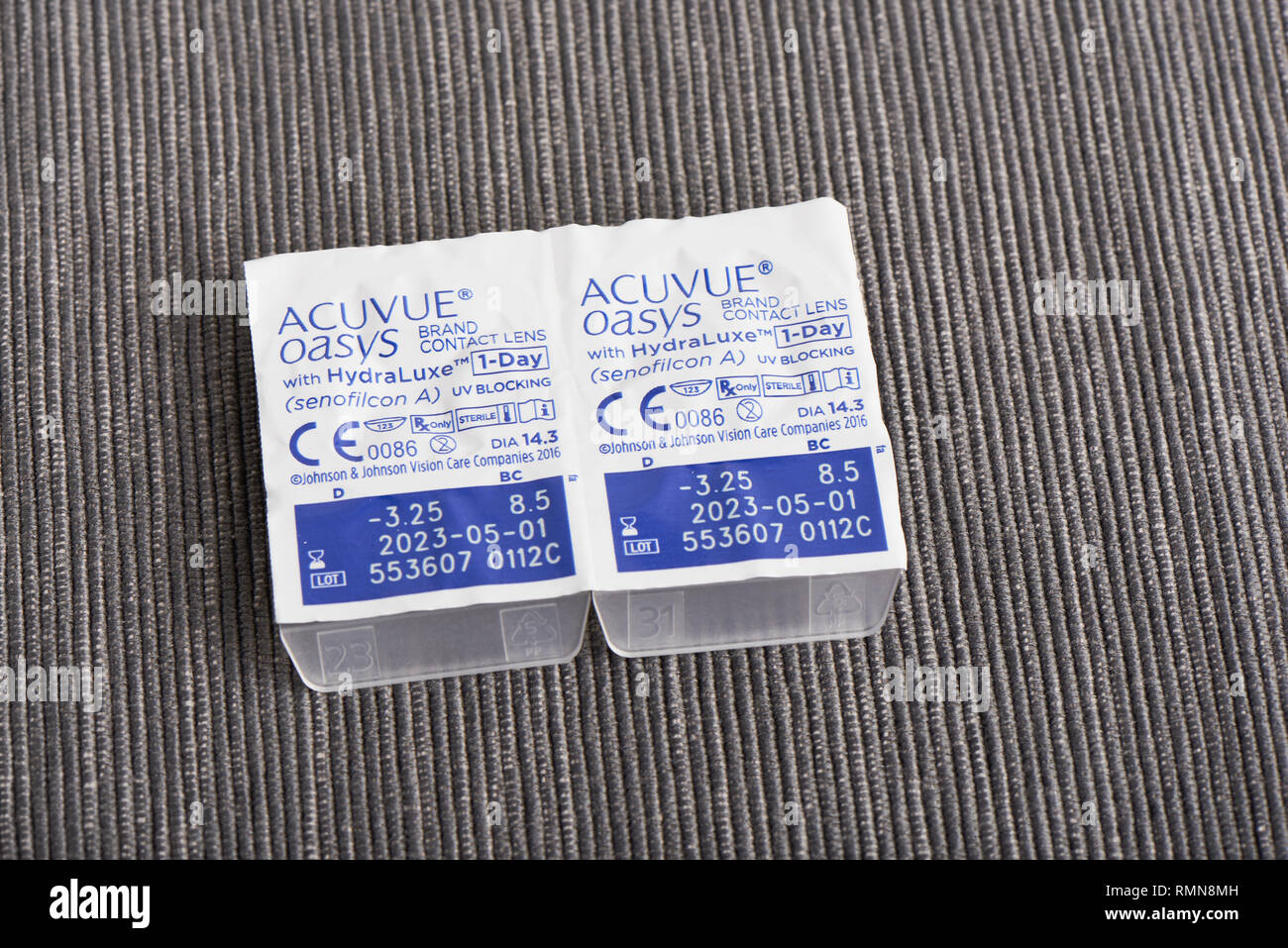 De Gimpo, Corea - Diciembre 6, 2018: Johnson & Johnson Vision Care Acuvue  Oasys, lentes de contacto desechables diarias de hidrogel de silicona  liberado en julio de 2016 Fotografía de stock - Alamy