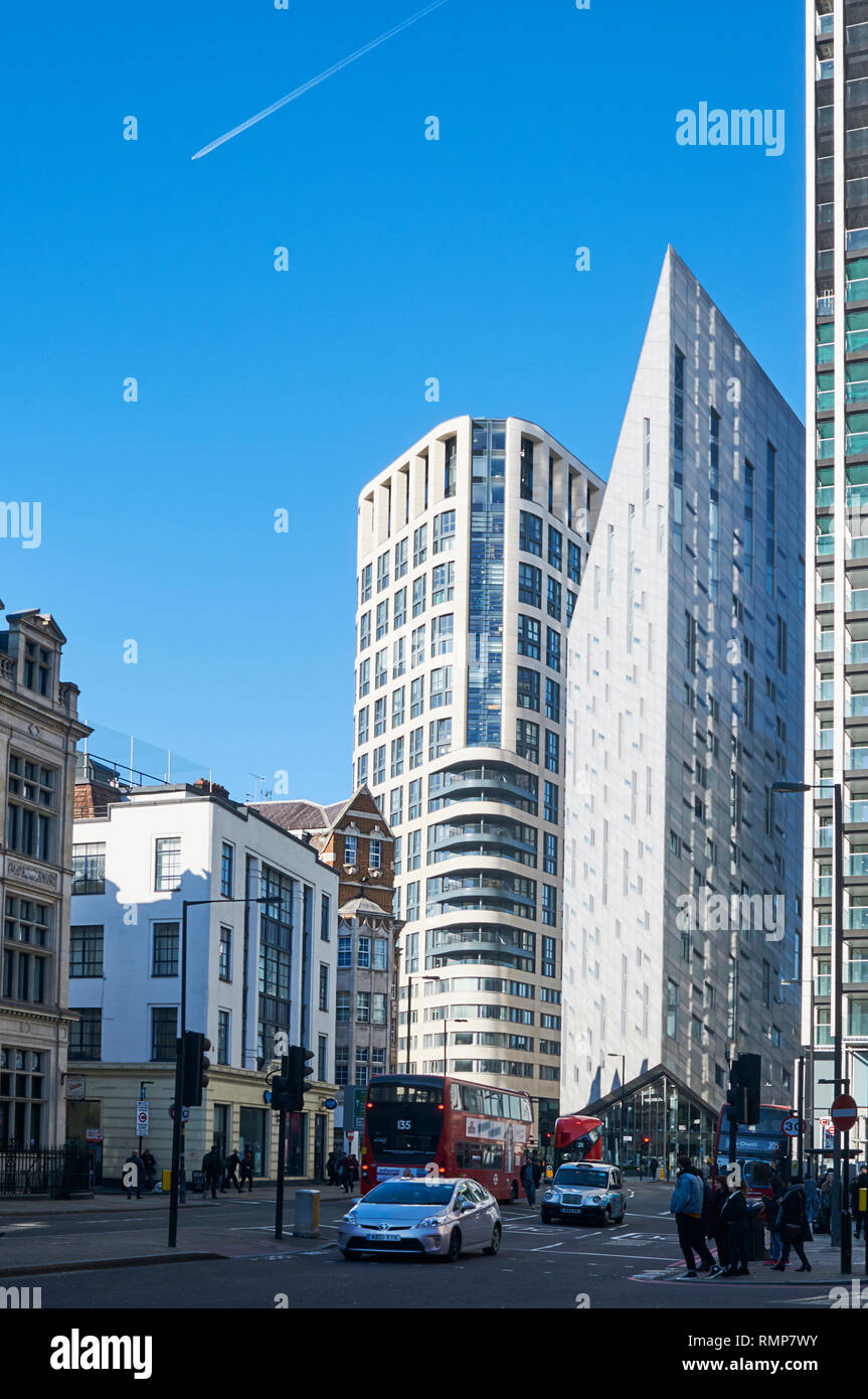 Edificios de apartamentos de lujo recientemente terminado a lo largo de City Road, EC1, East London UK Foto de stock