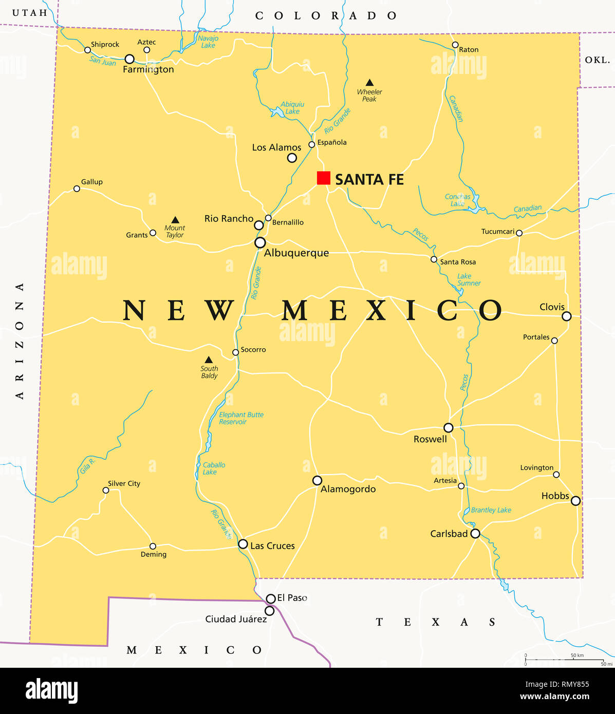 Nuevo México, mapa político, con la capital Santa Fe, fronteras, importantes ciudades, ríos y lagos. Estado en la región suroeste de Estados Unidos. Foto de stock