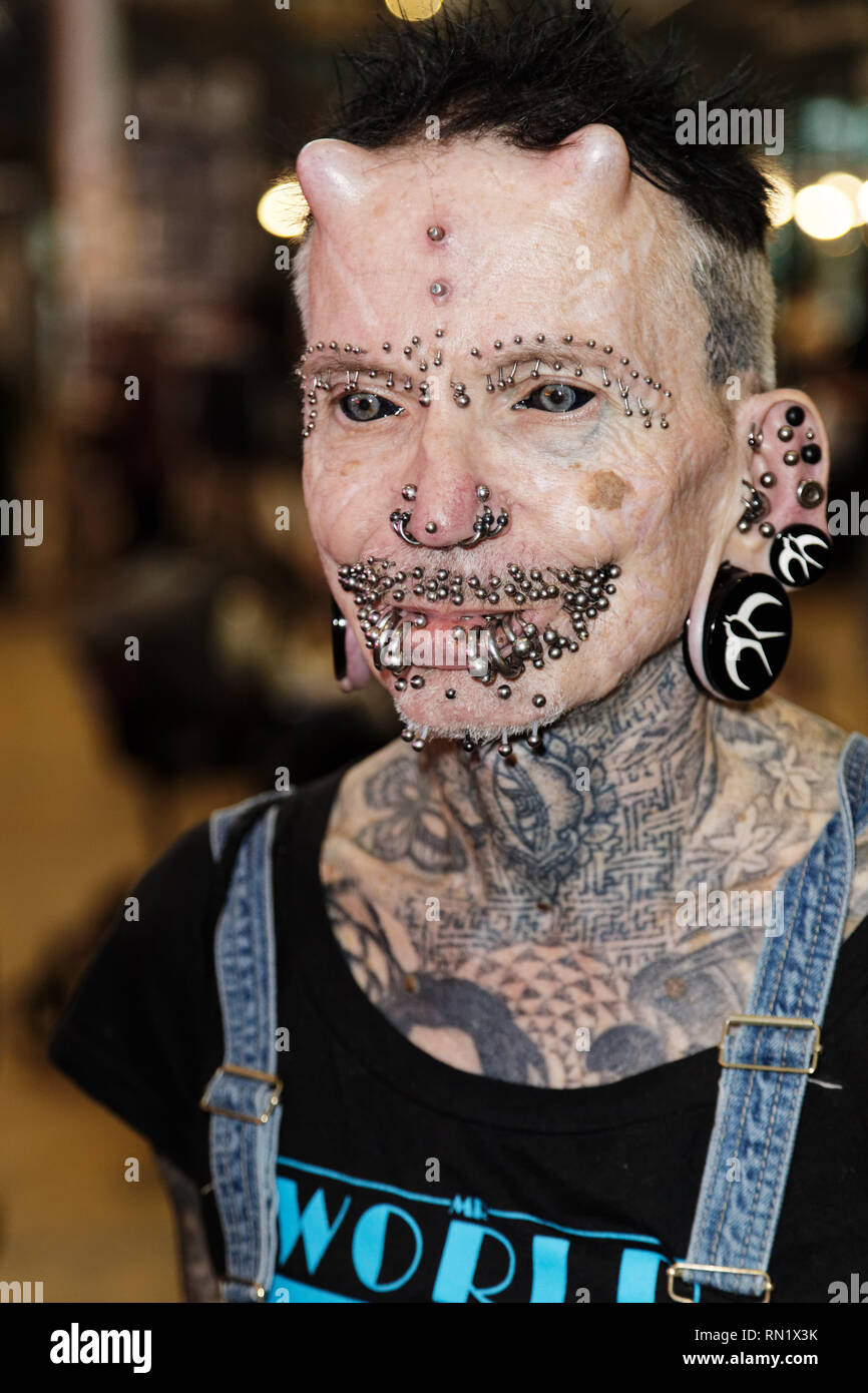 París, Francia. 15 Feb, 2019. La 9ª edición del Mondial du Tatouage (Mundo tatuaje) abre sus puertas el 15 de febrero, 16 y 17, 2019 en la Grande Halle de la Villette, en París, Francia. Crédito: Bernard Menigault/Alamy Live News Foto de stock