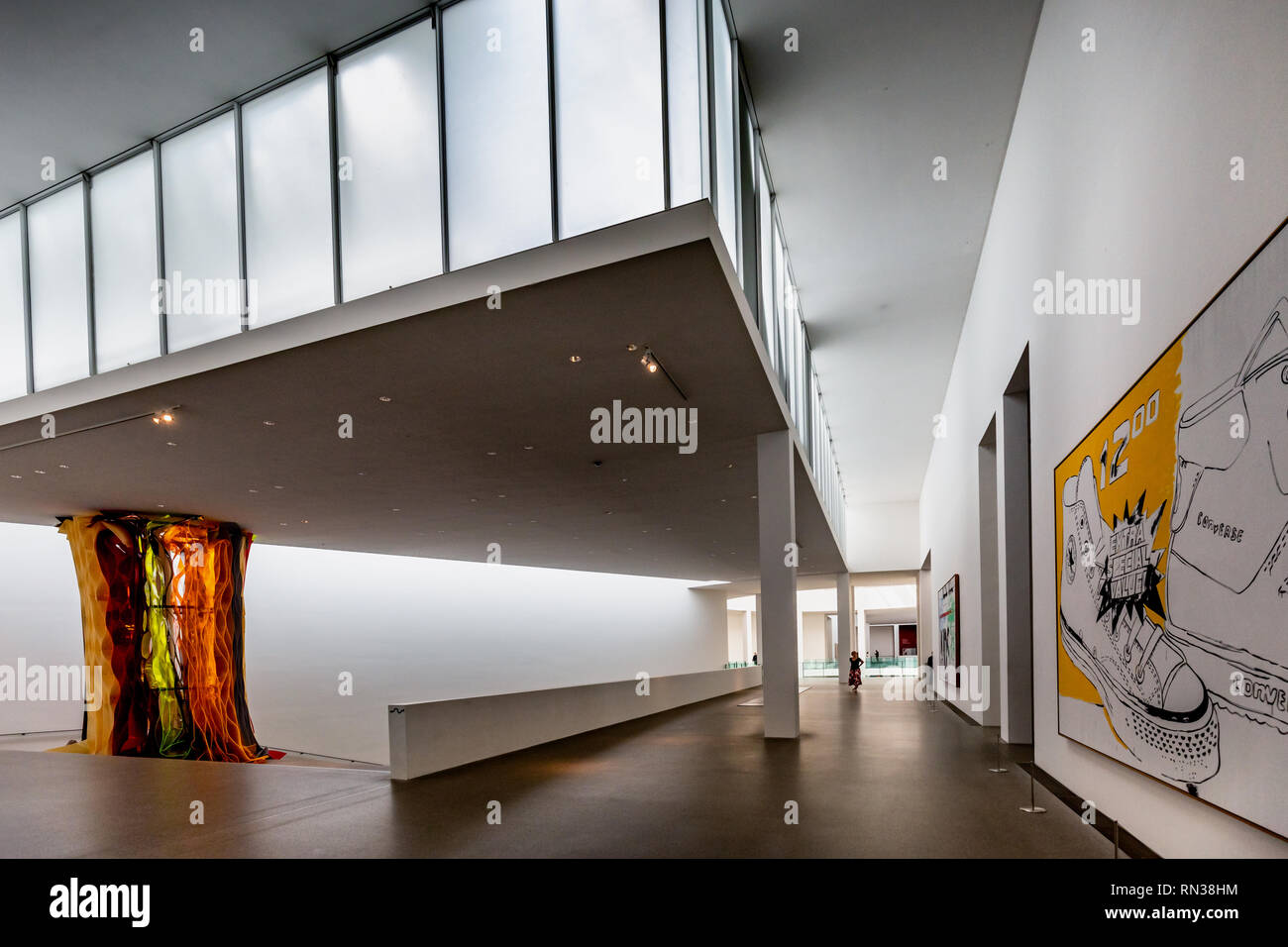 En el interior de la Pinakothek der Moderne - Design Museum, Munich, Alemania Foto de stock