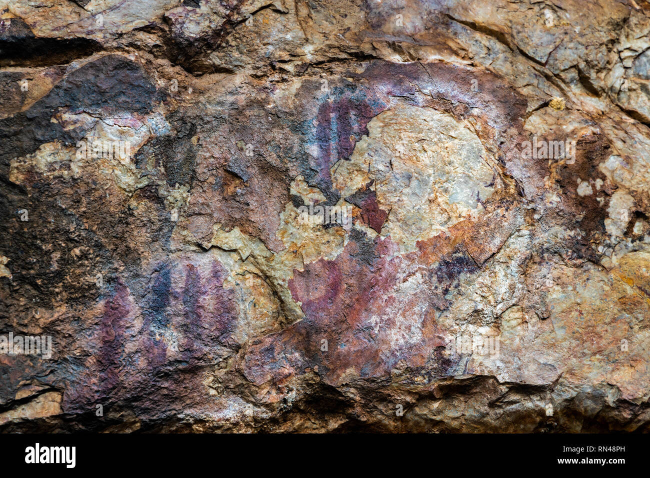 Las pinturas rupestres. Fotografiado en una cueva conocida como cueva Chiquita en el Parque Natural de las Villuercas. Cañamero. Extremadura.. España. Foto de stock