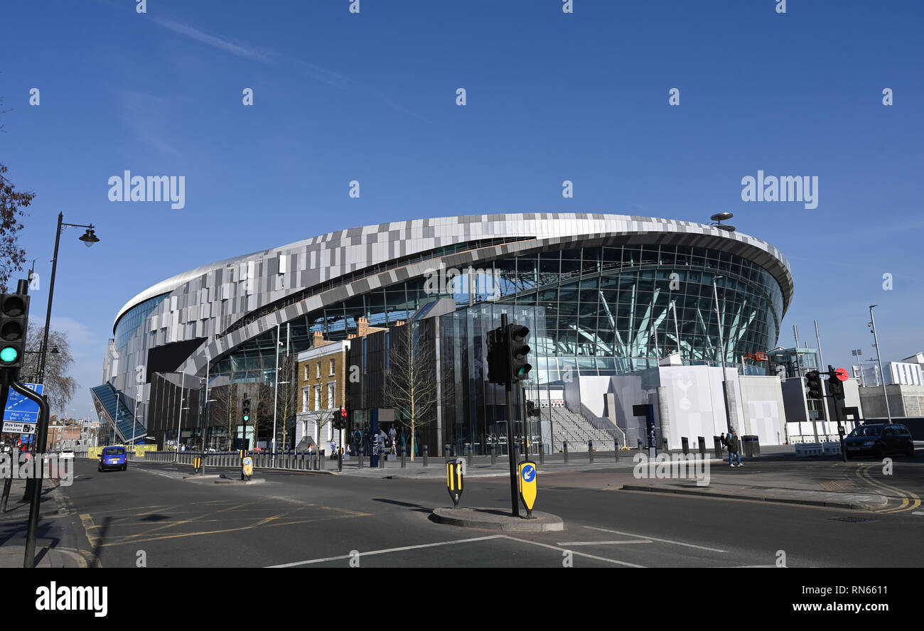 Londres, Reino Unido. 17 Feb, 2019. Un hermoso día soleado en el nuevo estadio de Tottenham Hotspur en el norte de Londres cuando se acerca a su culminación con el club de fútbol esperando a jugar sus primeros partidos en las próximas semanas el crédito: Simon Dack/Alamy Live News Foto de stock