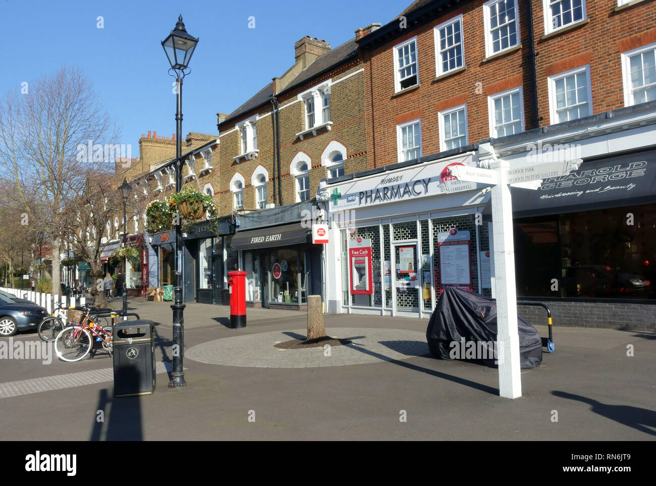 Dulwich Village, en el sur de Londres es una zona próspera Foto de stock