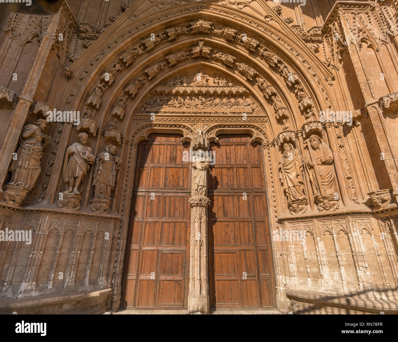 Puerta puerta de entrada de la catedral de Mallorca (La Seu), de la  catedral gótica de Palma de Mallorca. Mallorca, Islas Baleares, España  Fotografía de stock - Alamy