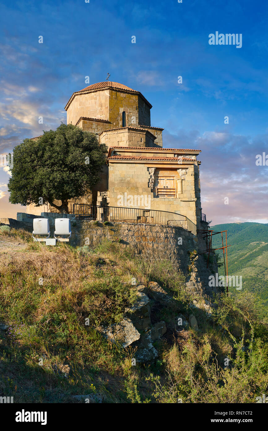 Fotos e imágenes de Jvari, Monasterio del siglo VI, un Monasterio Ortodoxo Georgiano cerca de Mtskheta, Georgia oriental. Un sitio de Patrimonio Mundial de la UNESCO. El Jva Foto de stock