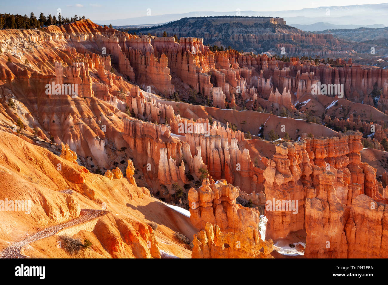 Hoodoos y mesa de Sunset Point, Bryce Canyon National Park, Utah, EE.UU  Fotografía de stock - Alamy