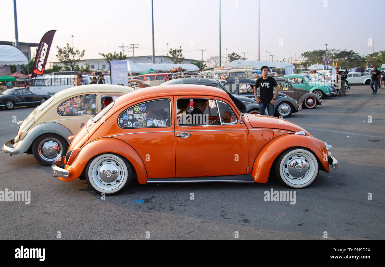 Bangkok, Tailandia - Febrero 9, 2019: Volkswagen Beetle Vintage espectáculo en Volkswagen club meeting festival en Siam VW Foto de stock
