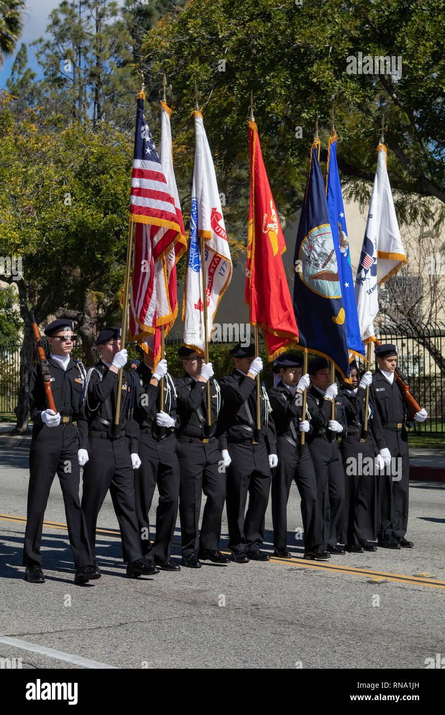 Pasadena, el condado de Los Angeles, California, Estados Unidos. 16 Feb 2019. - 37º Desfile Anual de la historia de los negros y el festival que celebra el patrimonio y la Cultura Negra. La comunidad y las ciudades circundantes se unió a la celebración participando y viendo el desfile que había celebridades, políticos, activistas, clubes y niños de todas las edades a partir de los diferentes niveles escolares. NJROTC Alta luterana, la Verne, CA. Crédito: Jesse Watrous/Alamy Live News Foto de stock