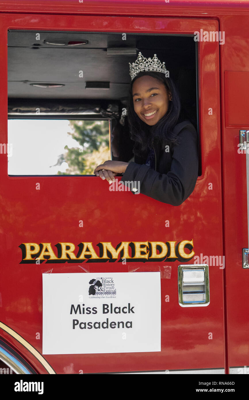 Pasadena, el condado de Los Angeles, California, Estados Unidos. 16 Feb 2019. - 37º Desfile Anual de la historia de los negros y el festival que celebra el patrimonio y la Cultura Negra. La comunidad y las ciudades circundantes se unió a la celebración participando y viendo el desfile que había celebridades, políticos, activistas, clubes y niños de todas las edades a partir de los diferentes niveles escolares. Perder Negro Pasadena 2019 Crédito: Jesse Watrous/Alamy Live News Foto de stock