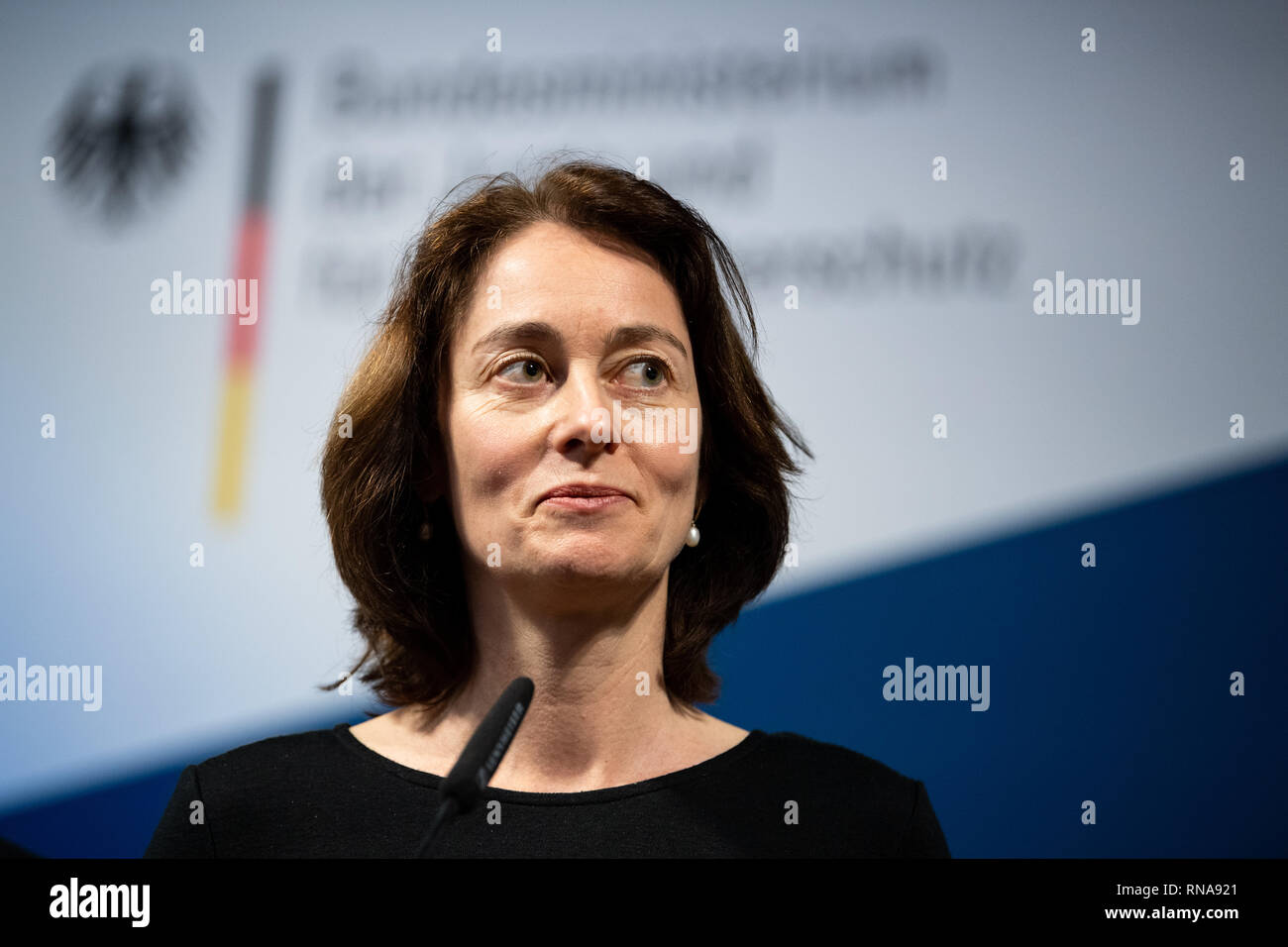 Berlín, Alemania. 18 Feb, 2019. Katarina cebada (SPD), Ministra Federal de Justicia, comentarios sobre el traspaso y 4,7 millones de firmas para la campaña Change.org 'Save en Internet". La campaña está dirigida contra los artículos 11 (derecho de autor) y 13 auxiliares (cargar filtros) de la UE la reforma del copyright. Crédito: Bernd von Jutrczenka/dpa/Alamy Live News Foto de stock