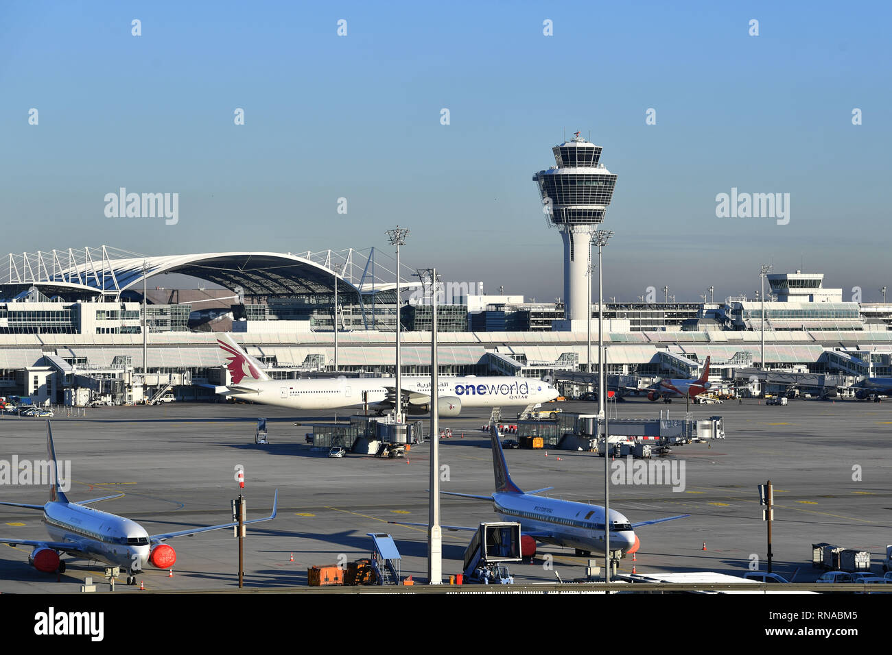 Munich, Alemania. 14 Feb, 2019. 15 02 Alemán Airbus A319-133 de la Fuerza Aérea de la Fuerza Aérea en el suelo. Gobierno, máquina de preparación de vuelo del Ministerio Federal de Defensa. Aerolínea Aerolínea, prospectos, tráfico aéreo, volar. La aviación. El Aeropuerto Franz Josef Strauss de Munich.Munich. | Uso de crédito en todo el mundo: dpa/Alamy Live News Foto de stock