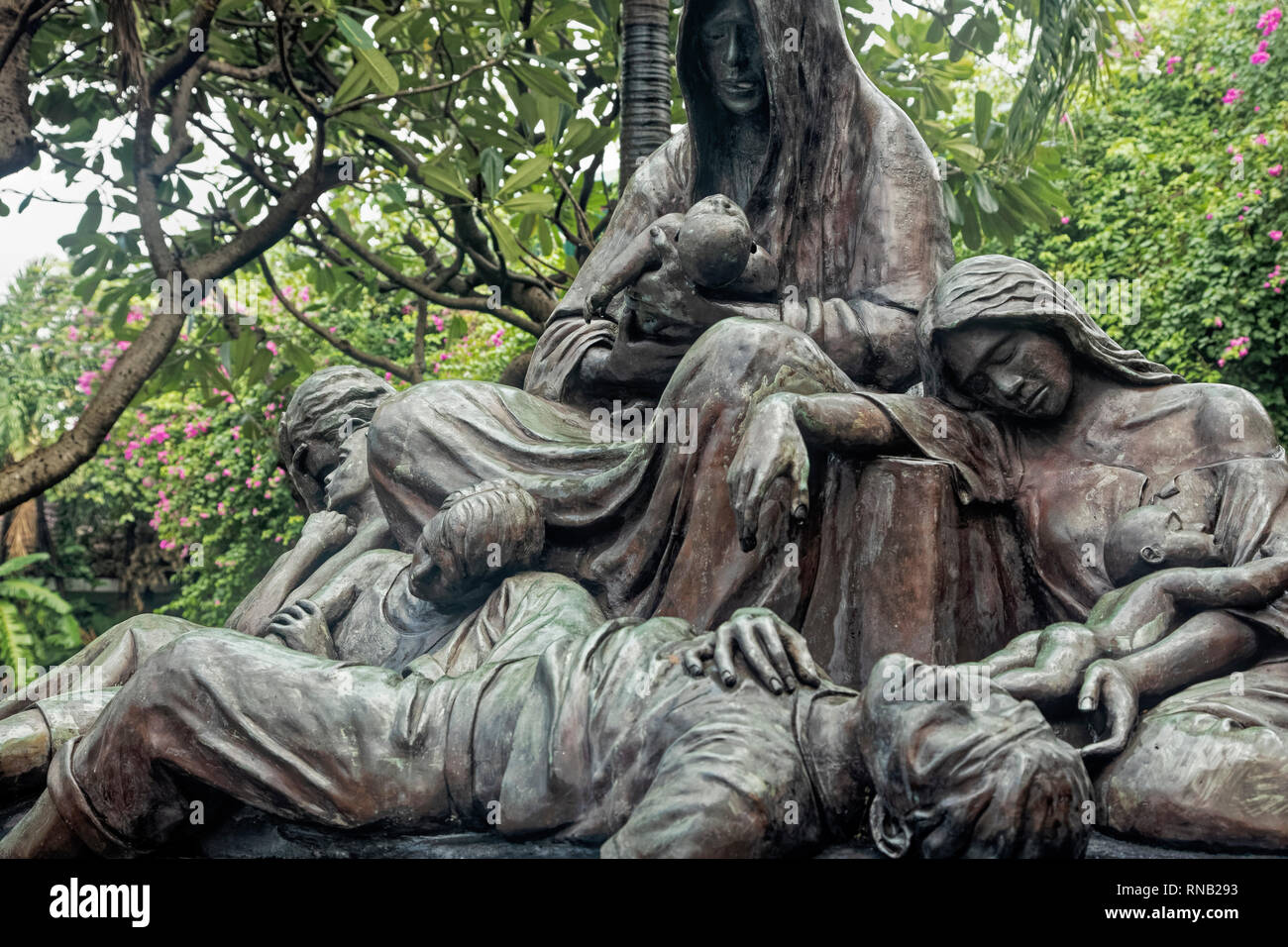 Acordaos - Manila 1945 monumento conmemorativo dedicado a todos los inocentes vidas perdidas durante la batalla de liberación WW2 Intramuros, Manila, Filipinas Foto de stock