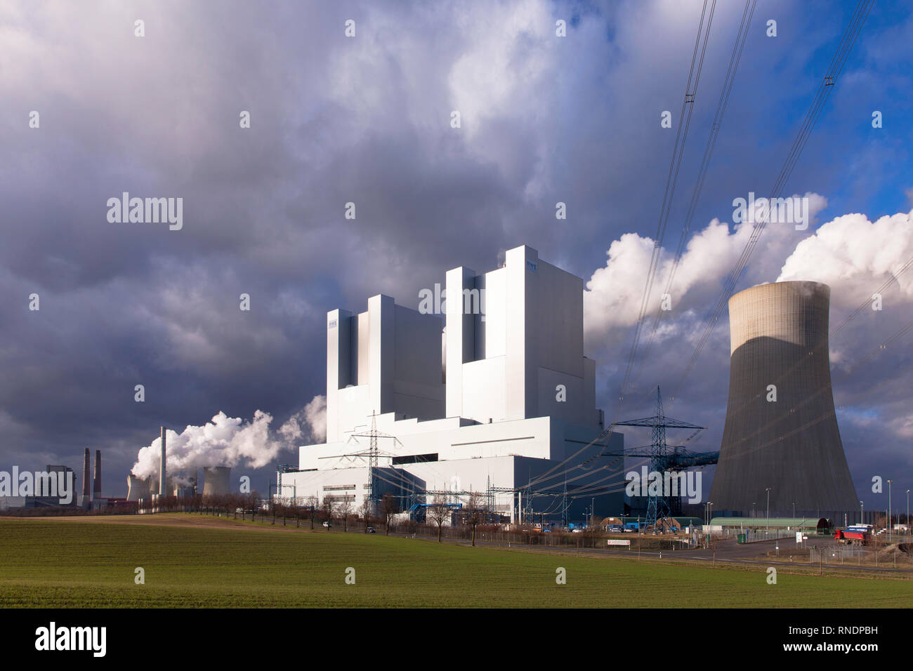 La central eléctrica de lignito en Grevenbroich Neurath. operada por RWE Power AG, Alemania. das Braunkohlekraftwerk Neurath bei Grevenbroich, Betreib Foto de stock