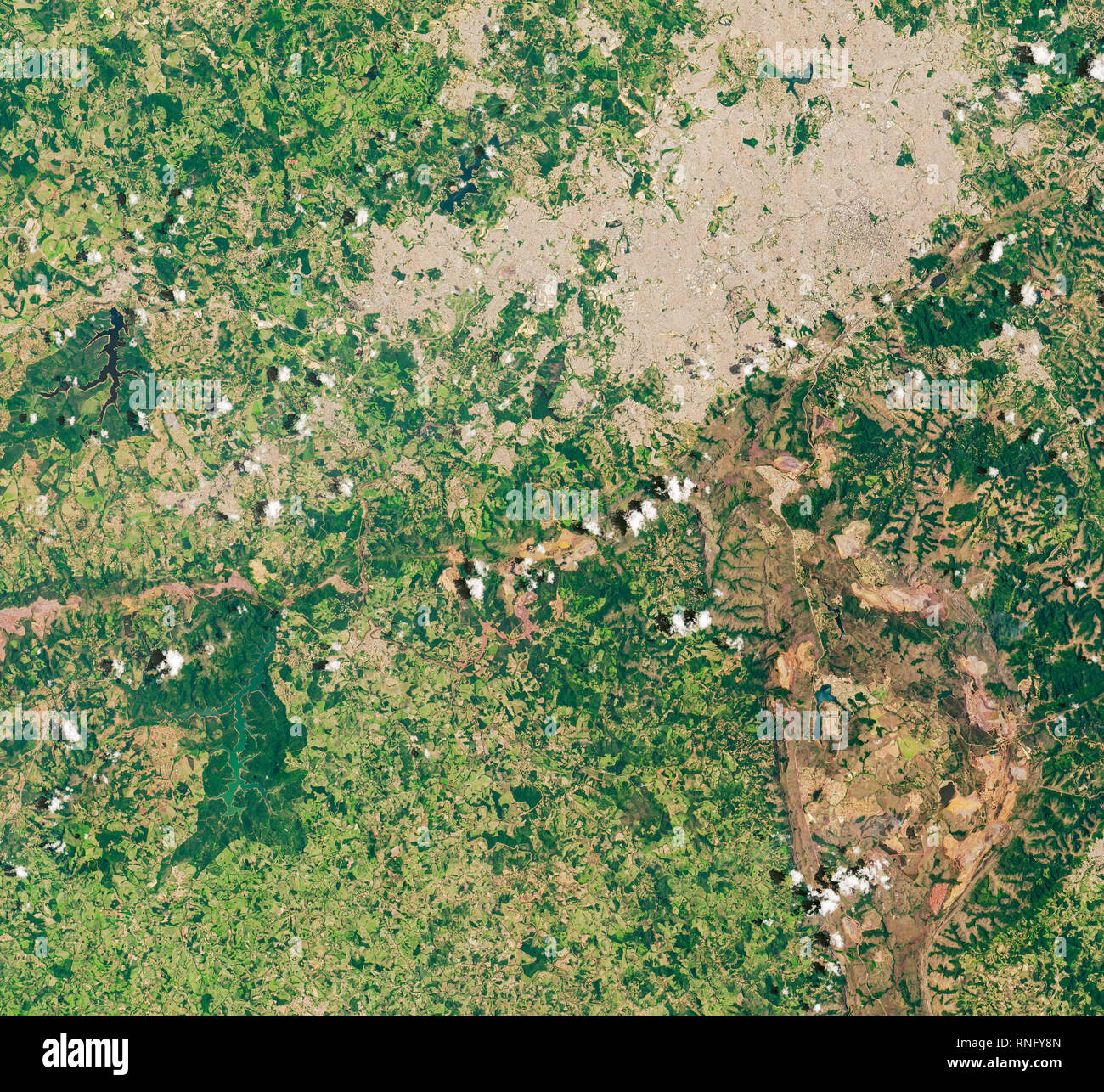 Vista aérea de la mina Feijão Córrego do colapso en el suroriental estado de Minas Gerais, Brasil Foto de stock