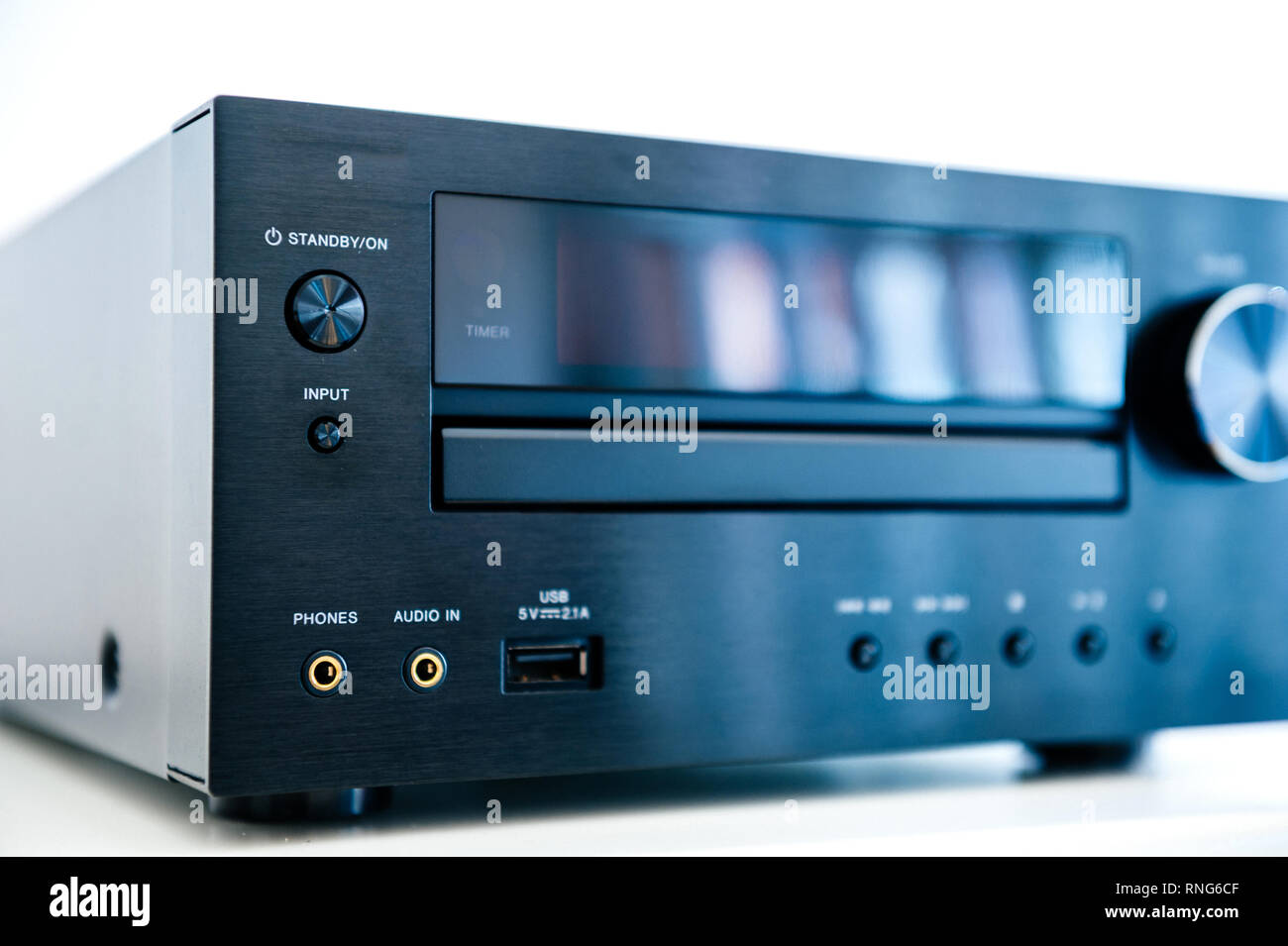 El producto estrella de amplificador de música con CD, de radio por Internet y en tonos de azul Fotografía de stock - Alamy