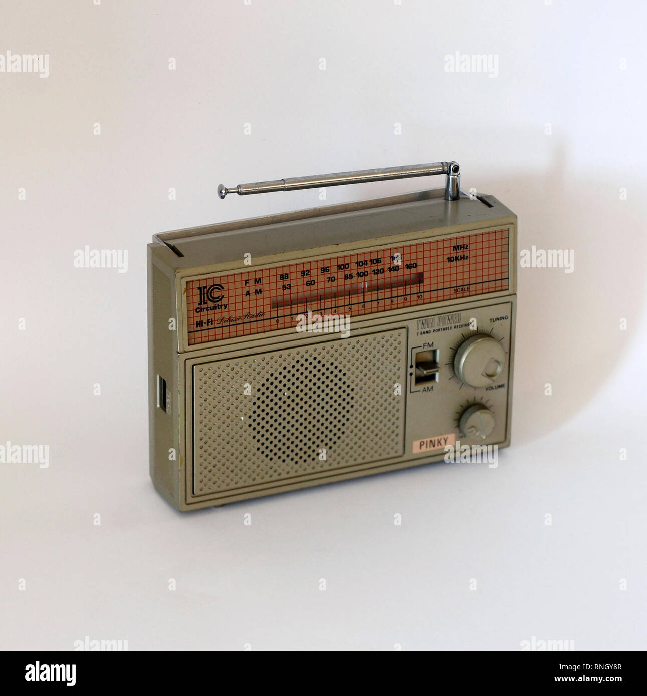 Radio Transistor marca vintage Pinky circuitos IC. Hecho en Hong Kong  Fotografía de stock - Alamy