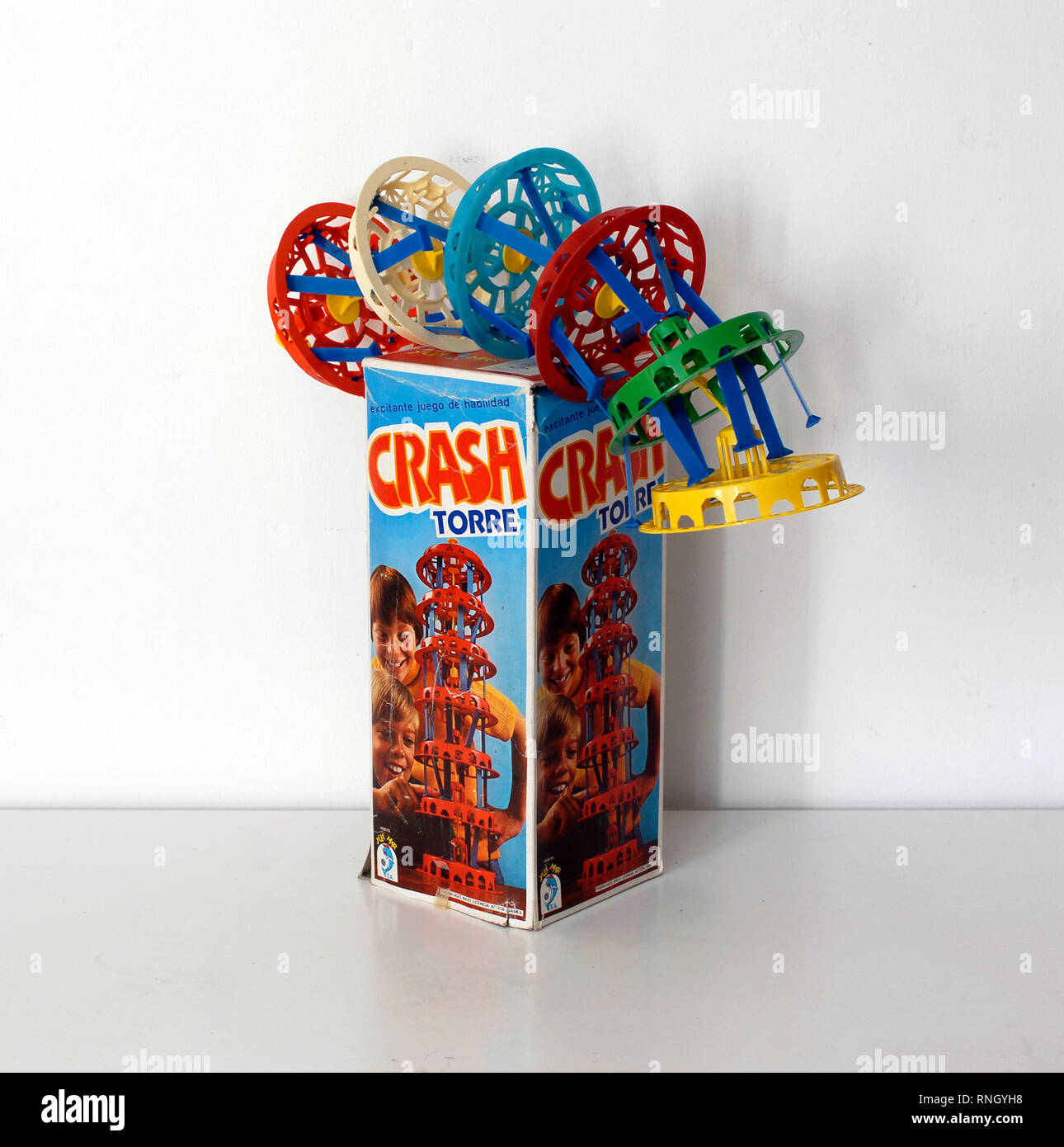 Juego Crash Yupi-Mar Torre, juguetes, Made in Spain. Juego de habilidad  Fabricado bajo licencia de los juegos de acción Fotografía de stock - Alamy