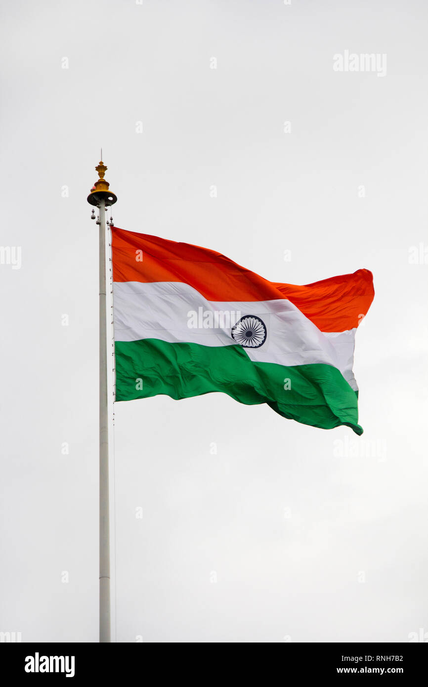 PUNE, Maharashtra, India, 15 de agosto de 2018, India ondear la bandera nacional en el día de la Independencia Foto de stock