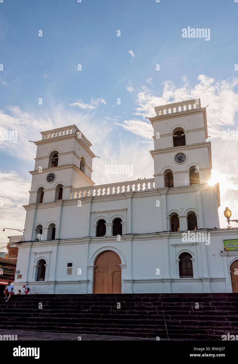 Iglesia de Nuestra Señora del Perpetuo Socorro, la plaza principal, de  Piedecuesta, Departamento de Santander, Colombia Fotografía de stock - Alamy