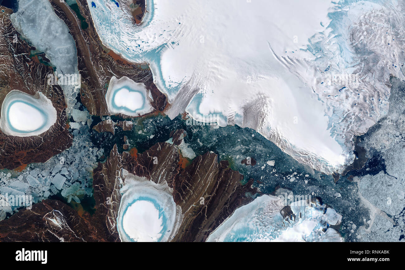Severnaya Zemlya archipiélago en el alto Ártico ruso mostrando Komsomolets, la isla más grande del archipiélago; el lado oriental de la isla de Pioneer Foto de stock
