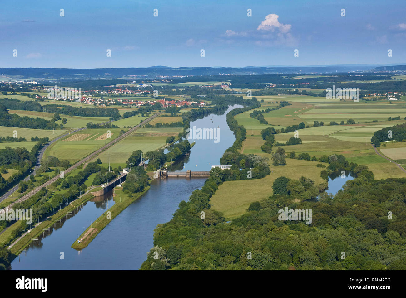 Bloqueo en el río Meno Ottendorf visto desde el aire. Baviera, Alemania. Foto de stock