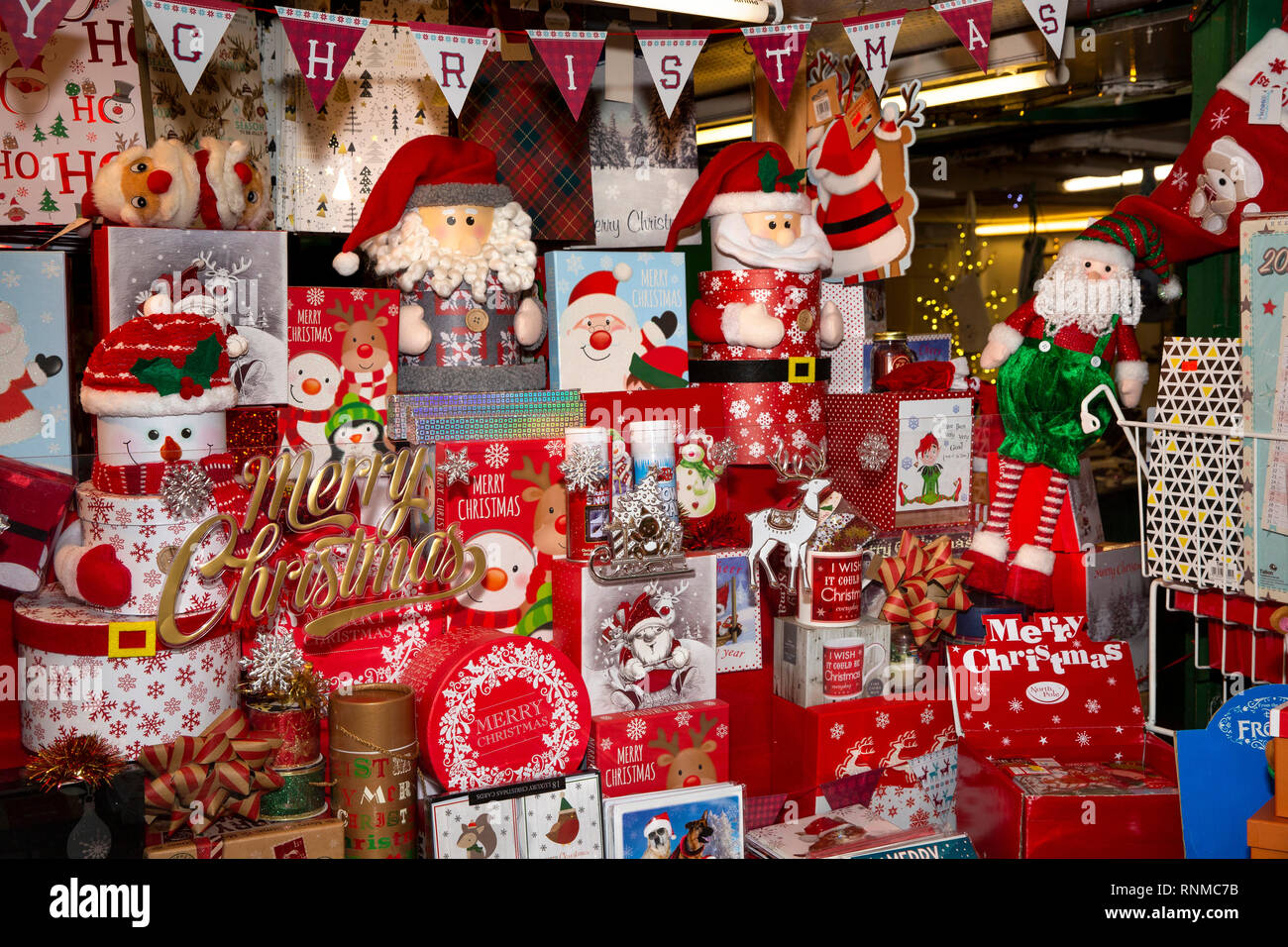 Exhibición de productos navideños fotografías e imágenes de alta resolución  - Alamy