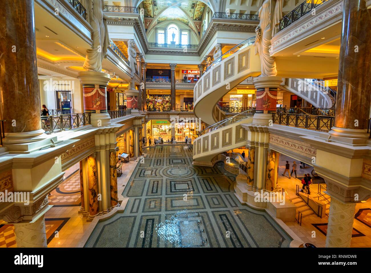 Tiendas, centro comercial Mall, el centro comercial Forum Shops en el  Caesars, Caesars Palace, Las Vegas Strip, en Las Vegas, Nevada, EE.UU  Fotografía de stock - Alamy