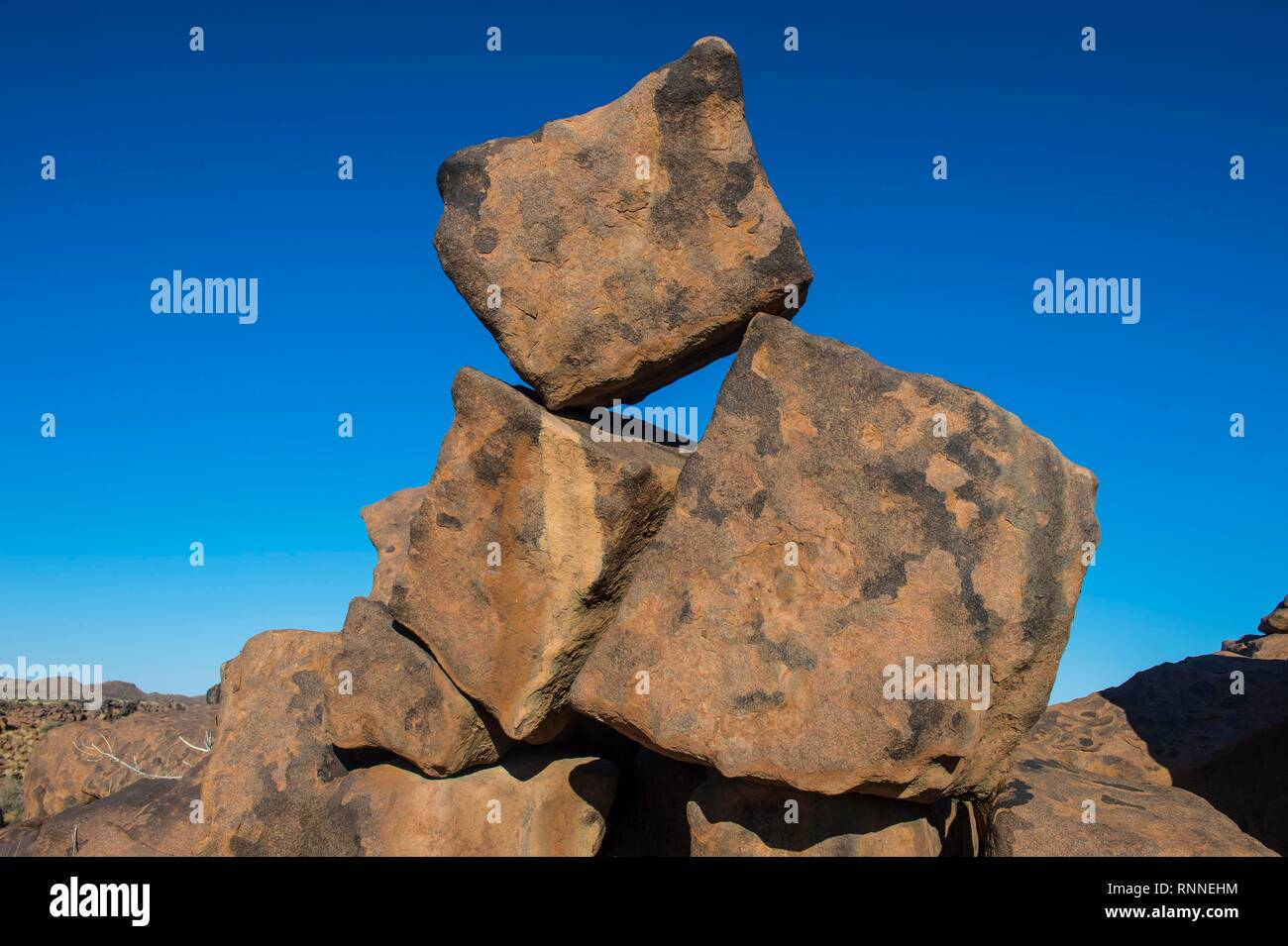 Extrañas formaciones rocosas gigantes, Infantil, Ketmanshoop, Namibia Foto de stock