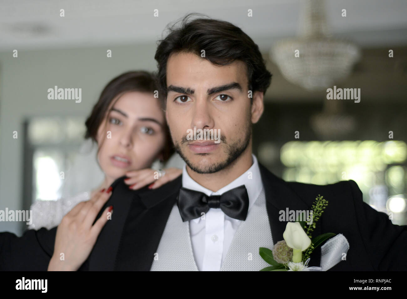 Featured image of post Lazo De Boda En Ingles The covers are usually her shoulder length hair was pushed back and held with a tie